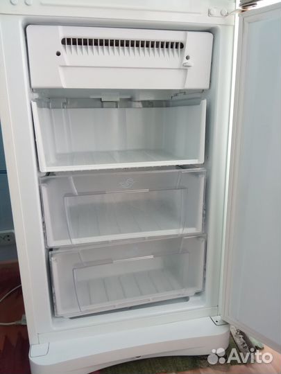 Холодильник indesit