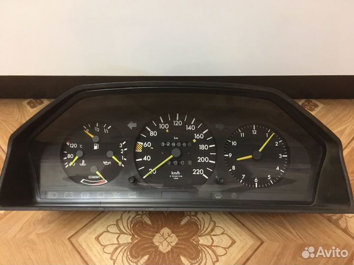 Панель, щиток приборов Mercedes E W124