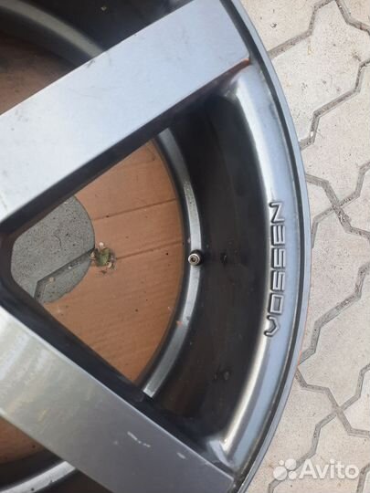 Один оригинальный диск Vossen R20