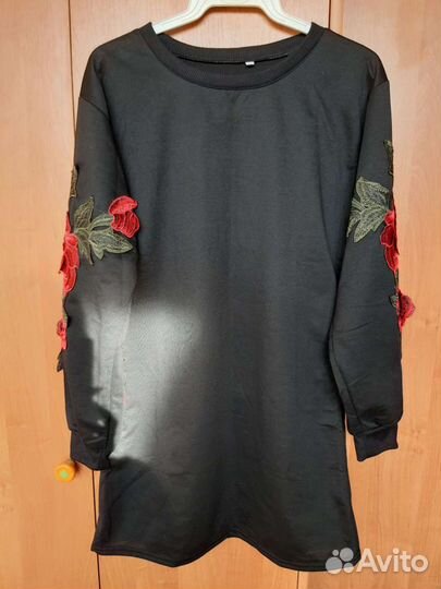 Туника с аппликацией на рукавах