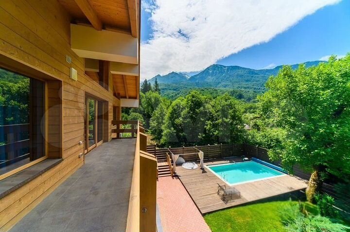 Дом 370 м² на участке 15 сот.