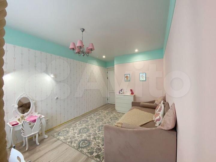 4-к. квартира, 90 м², 4/9 эт.