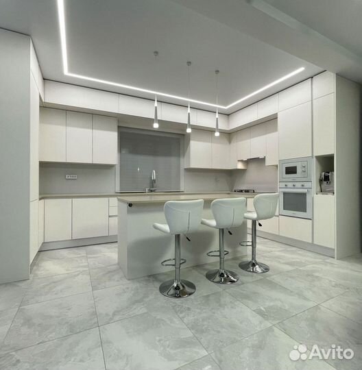 Кухонный гарнитур угловой в потолок с островом на