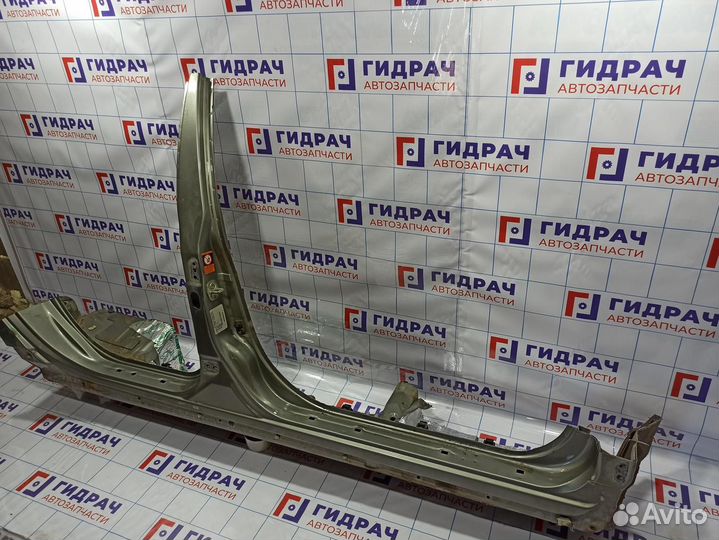 Порог со стойкой правый Nissan Primera (P12). Вмятина