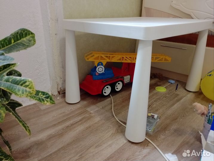 Детский столик и стульчик IKEA
