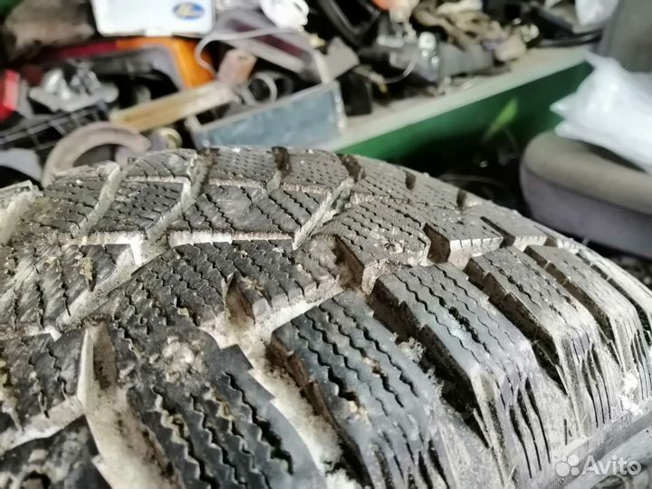 Nitto Therma Spike 215/60 R16