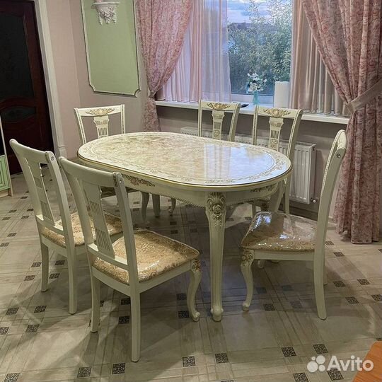 Кухонный стол и стулья