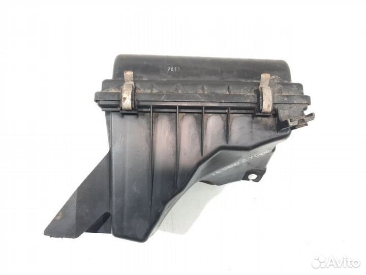 Корпус воздушного фильтра передний Nissan Maxima