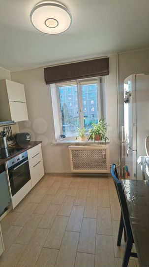 2-к. квартира, 52 м², 2/5 эт.