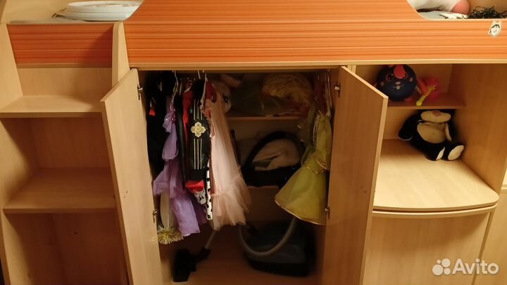 Детская кровать чердак со столом и шкафом бу