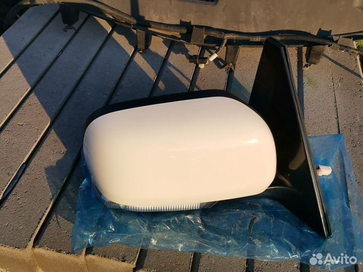 Мицубиси паджеро 4 зеркало правое