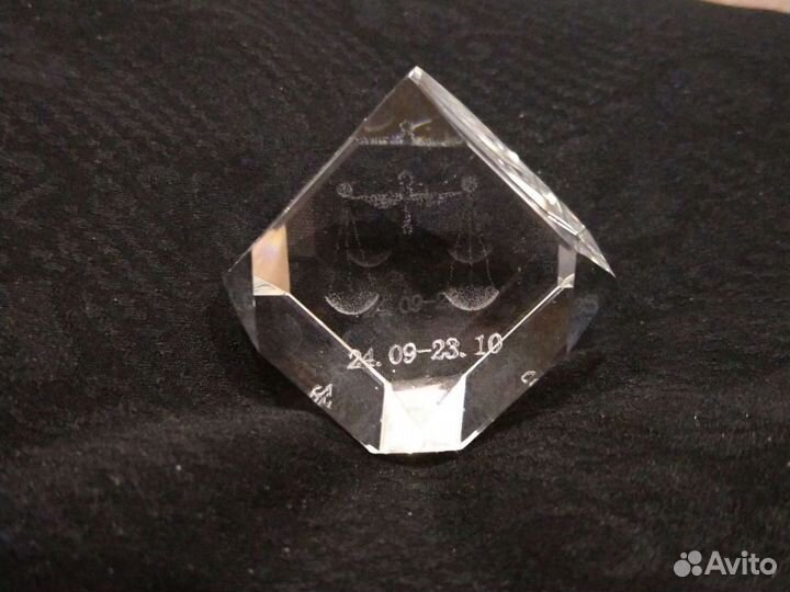 Стеклянный куб