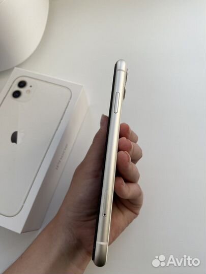 Телефон iPhone 11