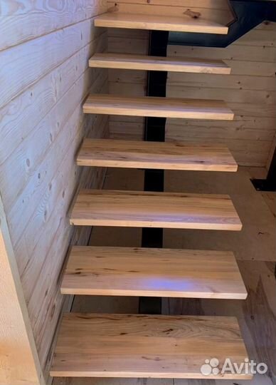 Лестница на металлокаркасе открытого типа