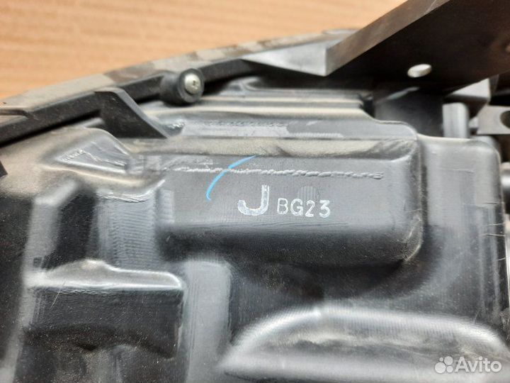 Фара передняя правая Nissan Tiida hatchback MR18DE