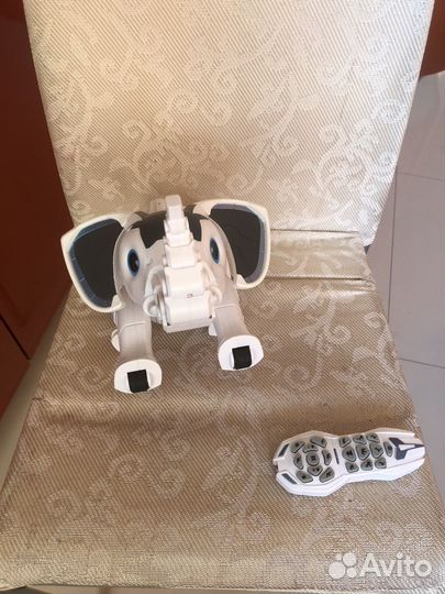 Игрушка робот с пультом