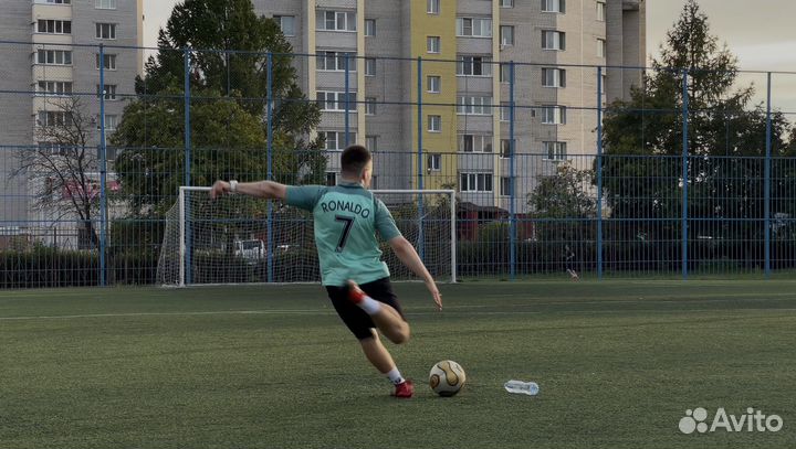 Тренер по футболу и футбольному фристайлу