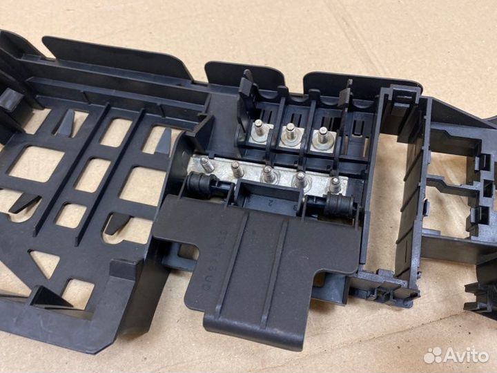 Корпус блока предохранителей Audi A8 D3 BVJ 2006