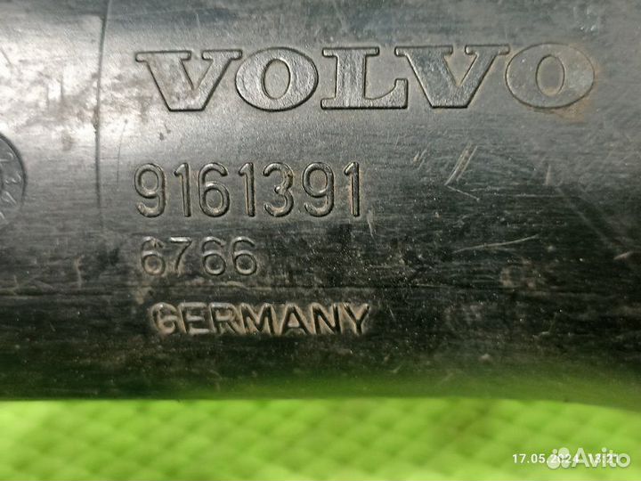 Патрубок воздушного фильтра Volvo V70 B5244T3 2002