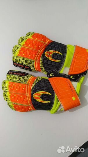 Вратарские перчатки