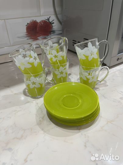 Кофейные чашки с блюдцами,зеленые люминарк