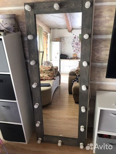 Зеркало гримерное с лампочками с подсветкой