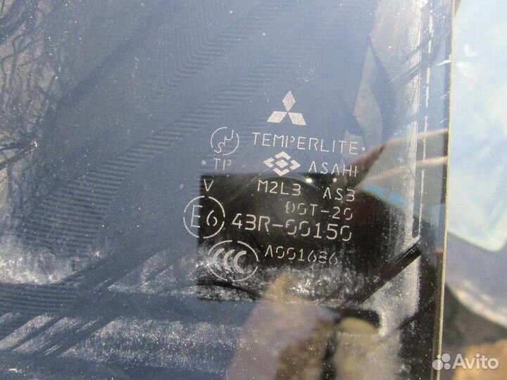 Стекло заднее левое Mitsubishi Pajero 4