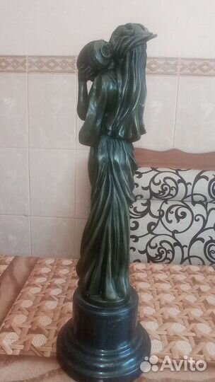 Бронзовая статуэтка. Девушка с кувшином