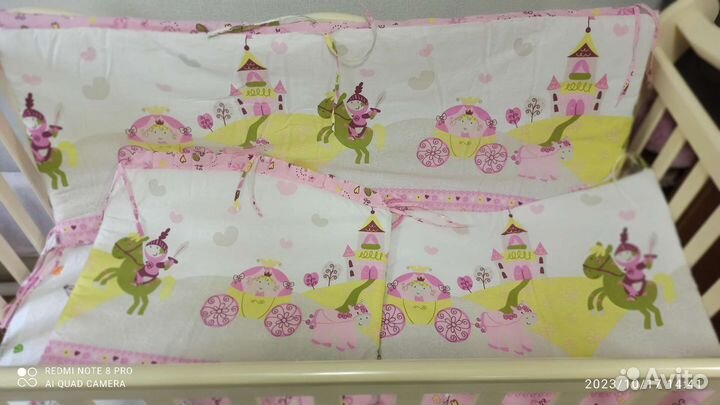 Детская кроватка с поперечным маятником