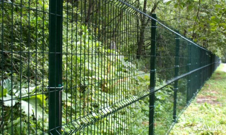 Забор из 3D сетки с металлическими столбами быстро