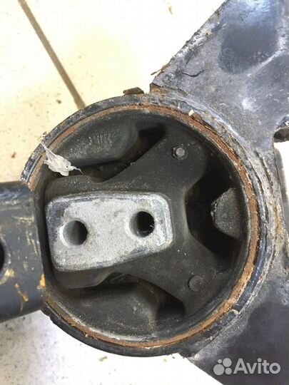 Подушка коробки передач левая Kia Picanto 1