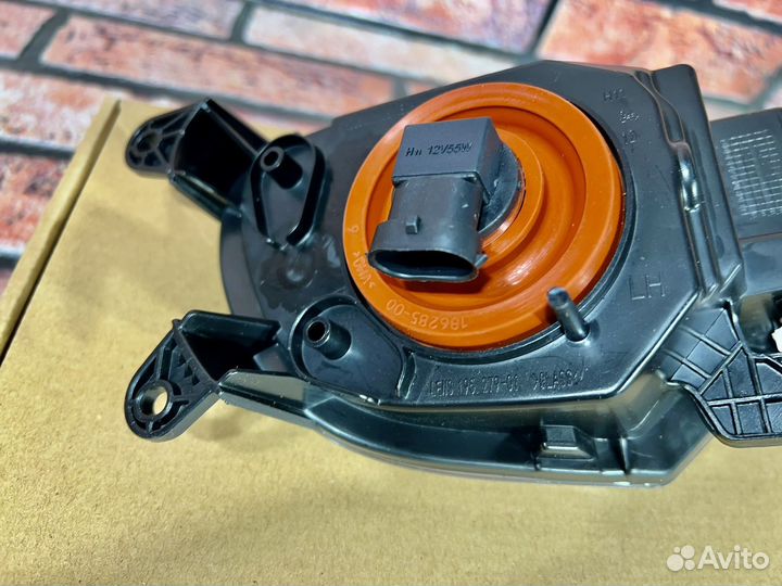 Противотуманка Фольксваген Туарег 2014-2018г