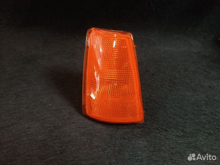 Поворотник Opel Kadett E правый желтый Depo