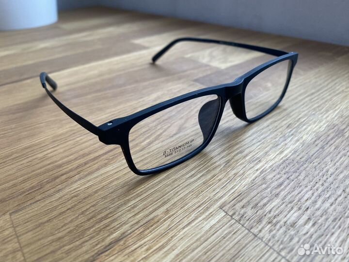 Очковая оправа из титана, черная