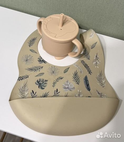 Поильник непроливайка и слюнявчик силиконовый