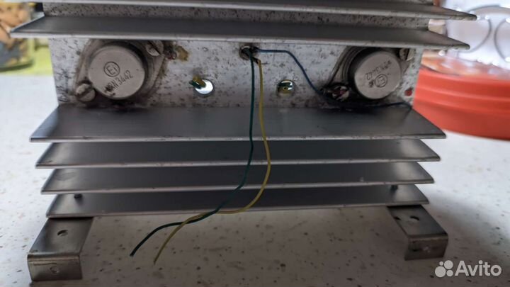 Транзистор 2N3442 на радиаторе