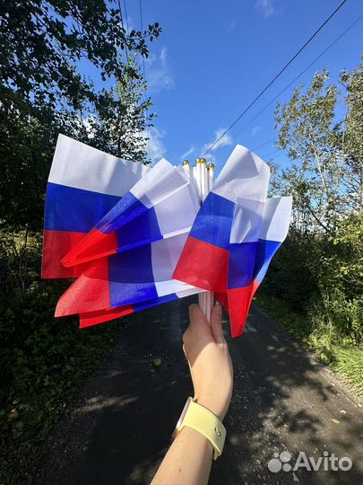 Флаги триколор разные 9 мая