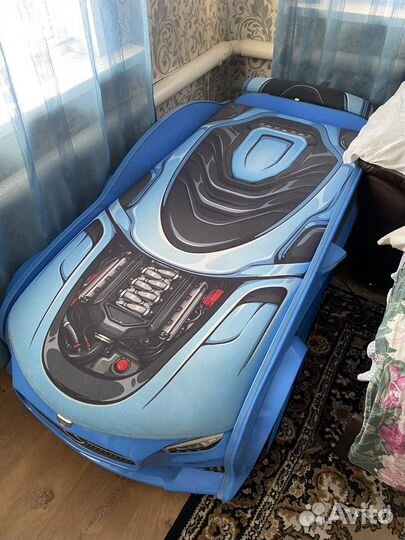 Детская кровать машина