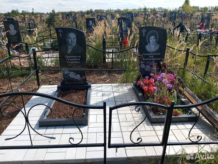 Гранитные памятники и надгробные плиты