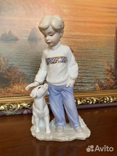 Статуэтки фарфоровые