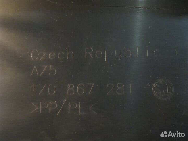 Обшивка стойки средней левая Skoda Octavia A5