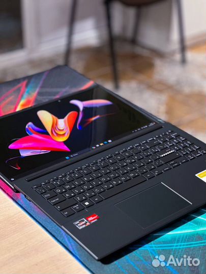 Ноутбук Asus VivoBook с oled экраном