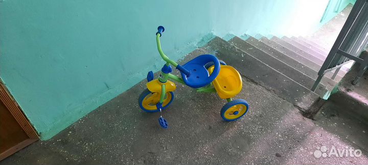 Трехколесный велосипед для малышей