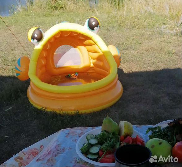 Надувной игровой бассейн