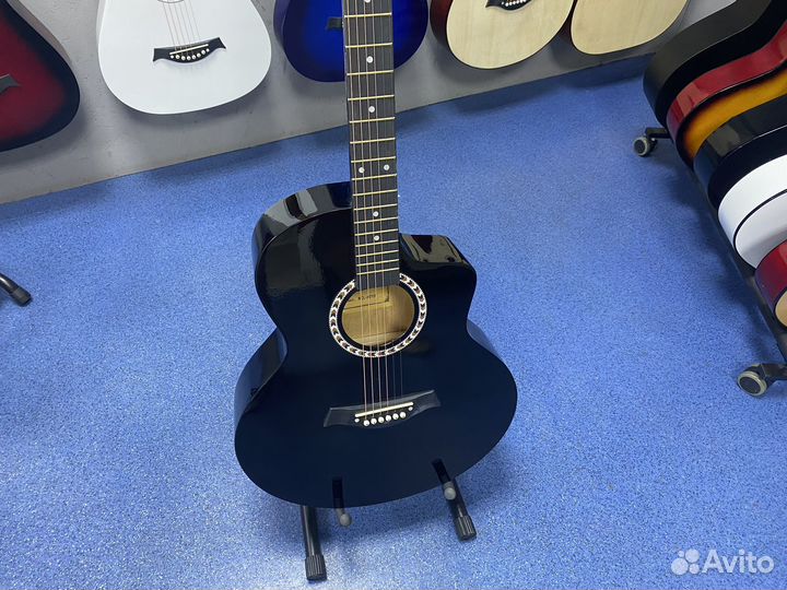Акустическая шестиструнная полноразмерная гитара
