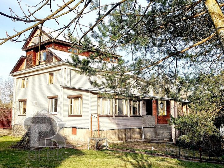 Дом 287 м² на участке 12 сот.