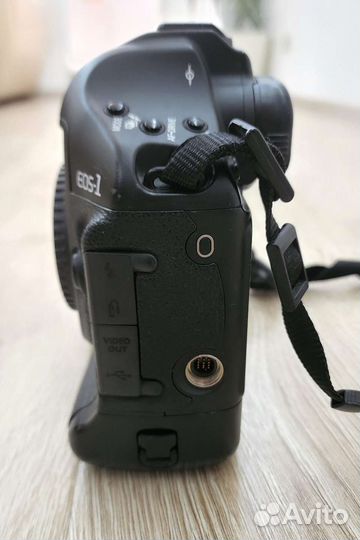 Зеркальный фотоаппарат canon eos 1Ds mark III