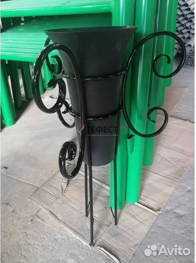 Ваза / подставка металл для цветов на кладбище