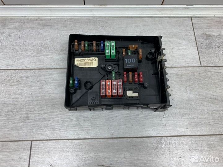 Блок предохранителей Volkswagen Golf хэтчбек BLS