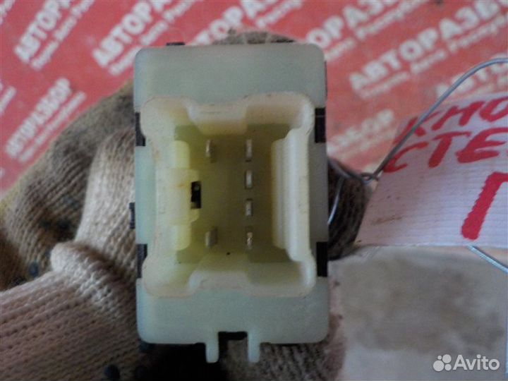 Кнопка стеклоподъемника передняя правая LADA X-Ray